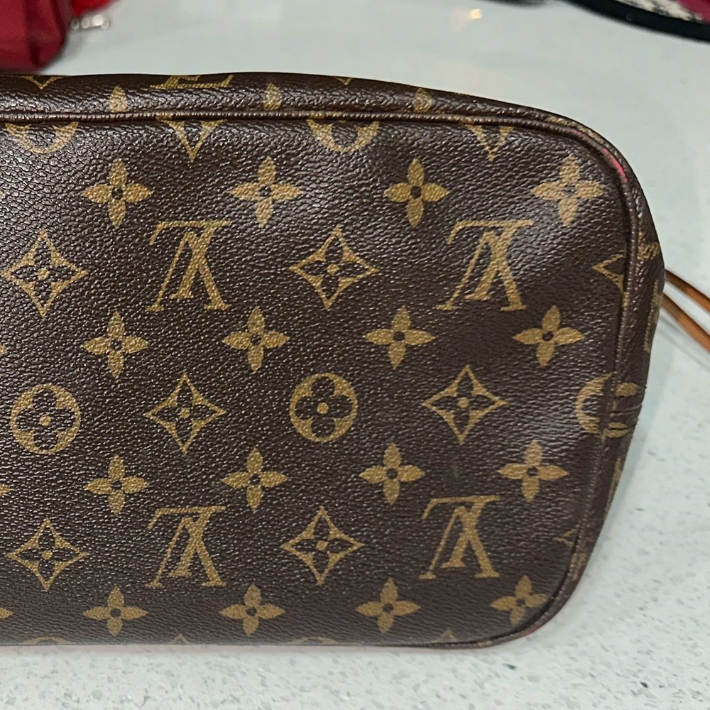 LV Neverfull MM Bag - Picture 7 of 16